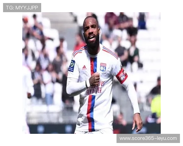 拉卡泽特重返法甲，加盟里昂开启新篇章