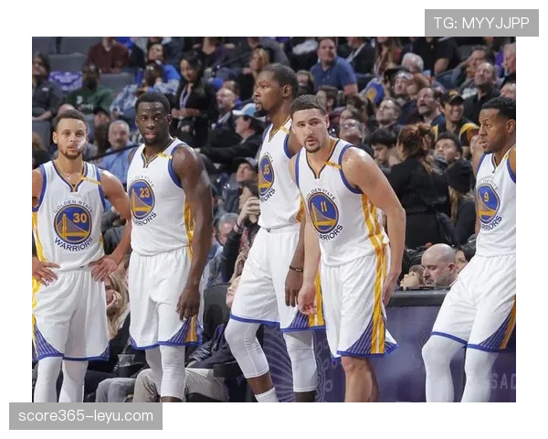 里斯本竞技新阵容亮相,赛季开局引球迷热切期待 里斯本竞技新阵容亮相,赛季开局引球迷热切期待