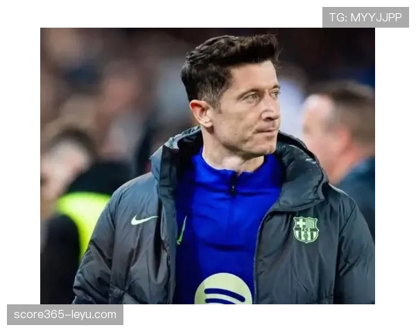 莱万多夫斯基合同前景成焦点,巴萨与其职业生涯下一步引关注 莱万多夫斯基合同前景成焦点,巴萨与其职业生涯下一步引关注