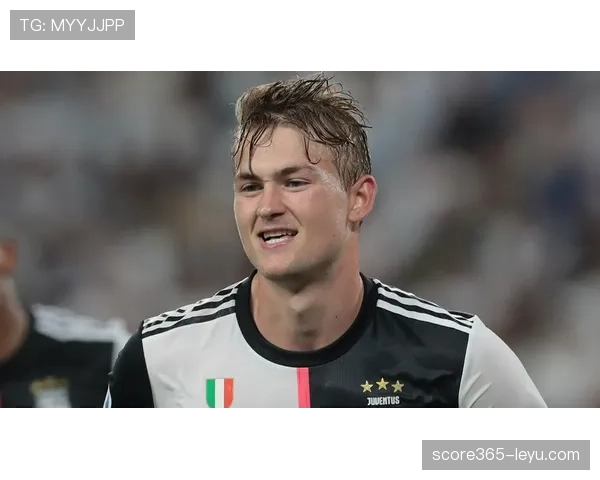 德里赫特表现稳健，助球队筑牢防线赢得广泛赞誉