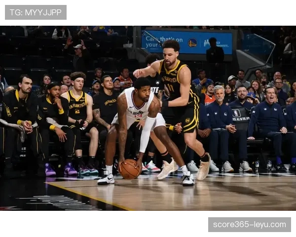 汤普森持续三分高效输出拉开勇士轮换差距