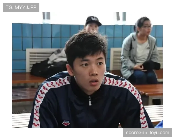 刷到汪顺训练计划像军规、家里奢侈得像剧组布景，我这普通人只能默默退圈